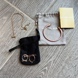 Pandora Rose Gold Bow Set，Michael Kors Bracelet